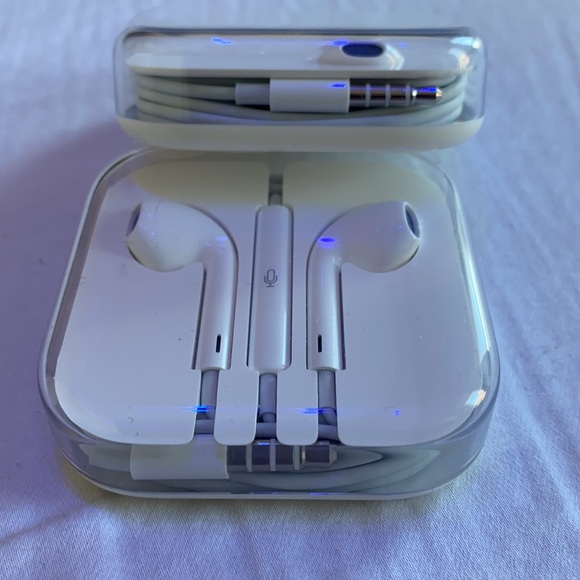 EarPods with 3.5mm Headphone Plug - Picture 6 of 6